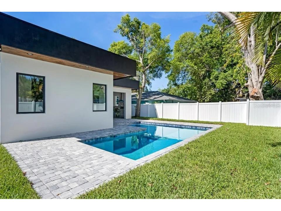 2475 Bay Street Sarasota FL 34237 A4676732 image67