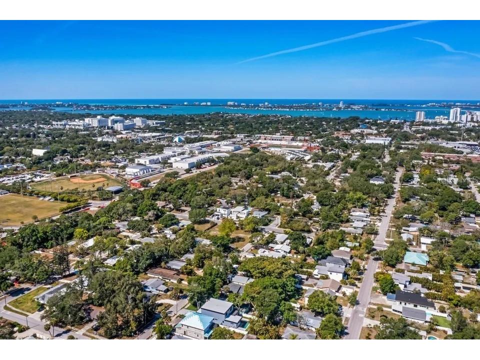 2475 Bay Street Sarasota FL 34237 A4676732 image86