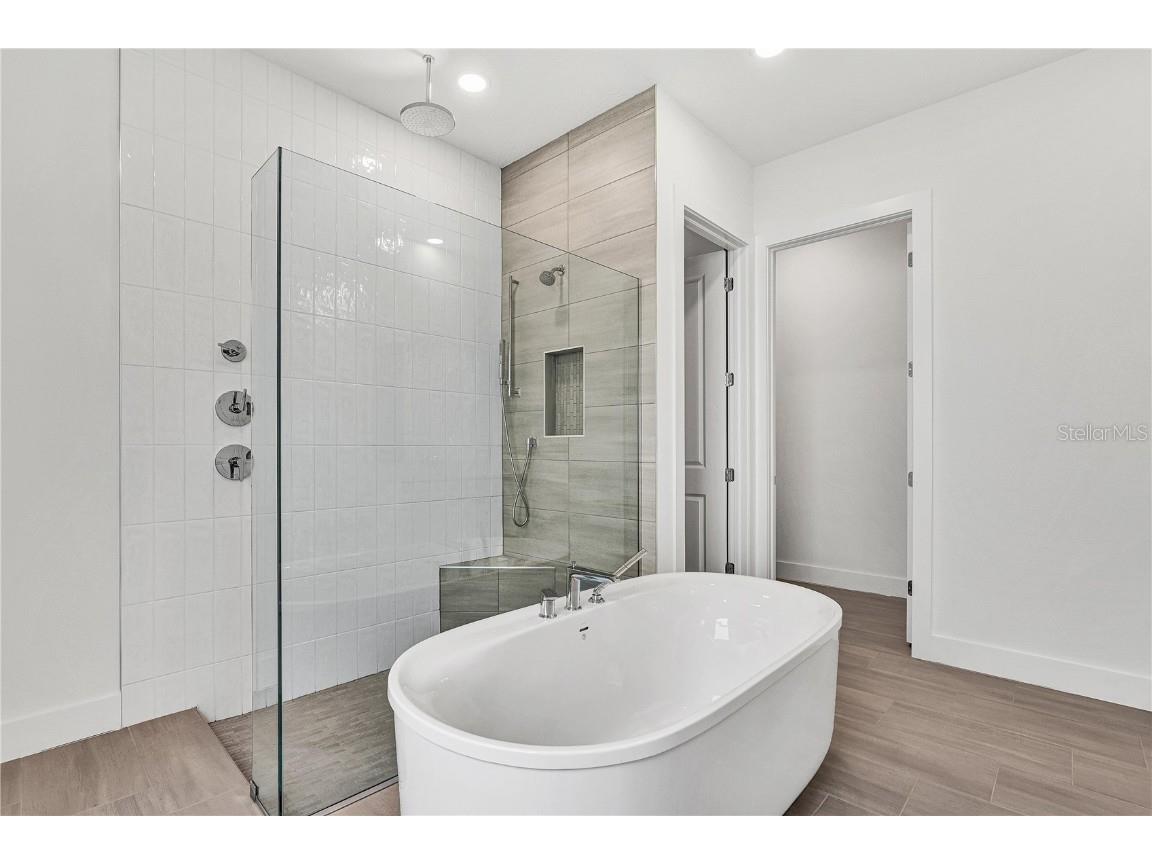 2477 Waterfront Circle Sarasota FL 34240 A4626243 image11