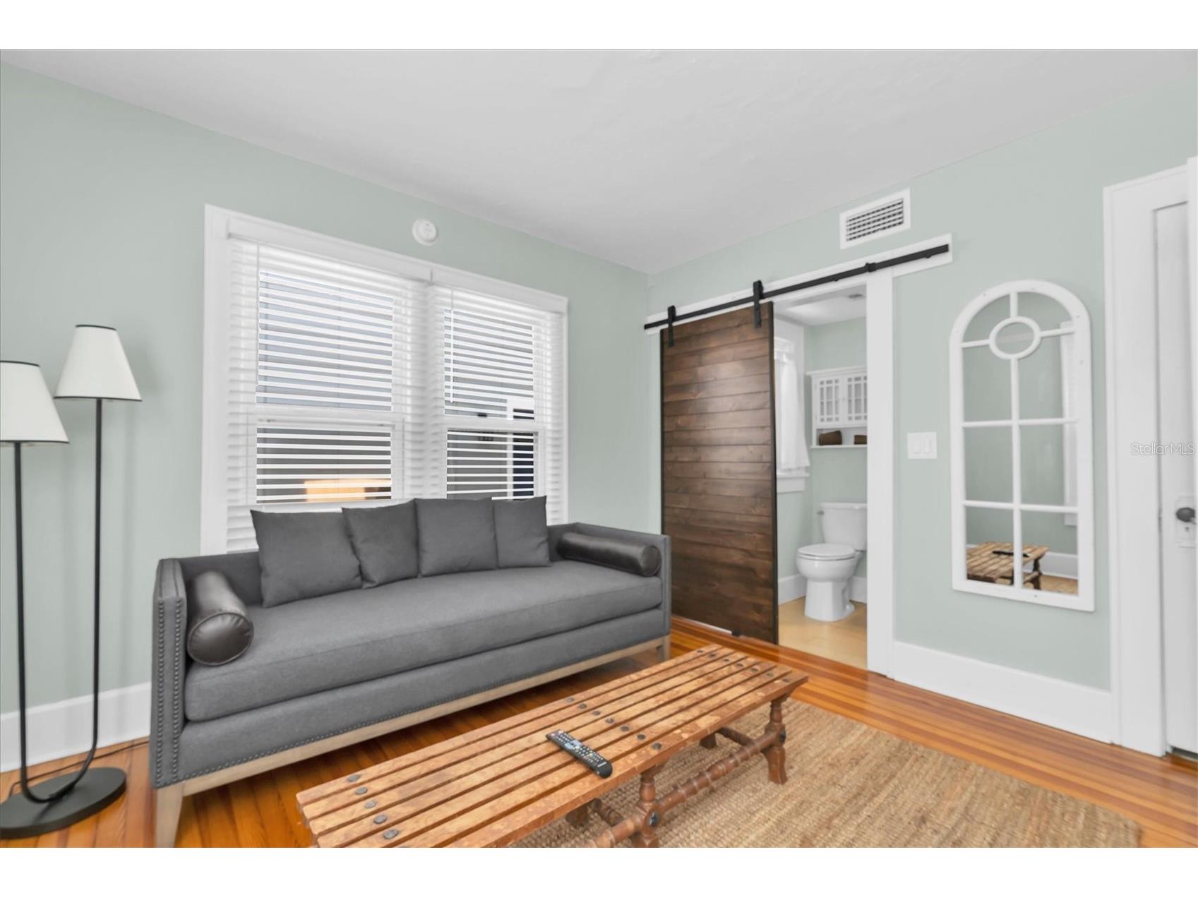 248 14th Avenue NE Saint Petersburg FL 33701 TB8516040 image17