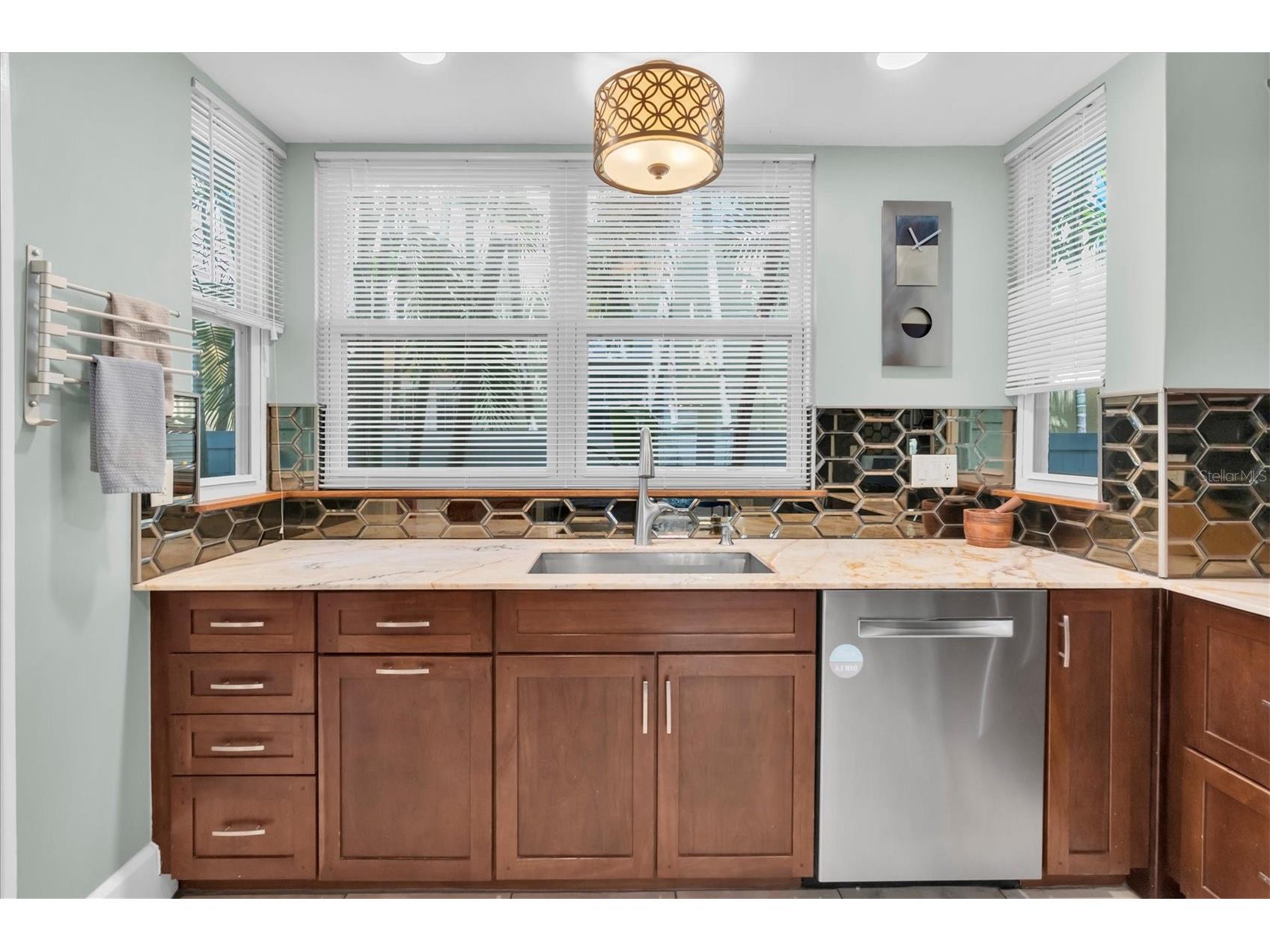 248 14th Avenue NE Saint Petersburg FL 33701 TB8516040 image25
