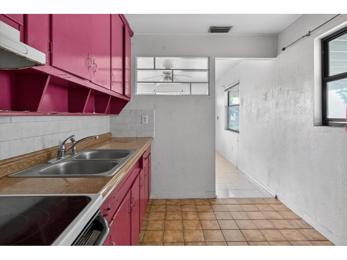 2480 18th Avenue N Saint Petersburg FL 33713 TB8455563 image21