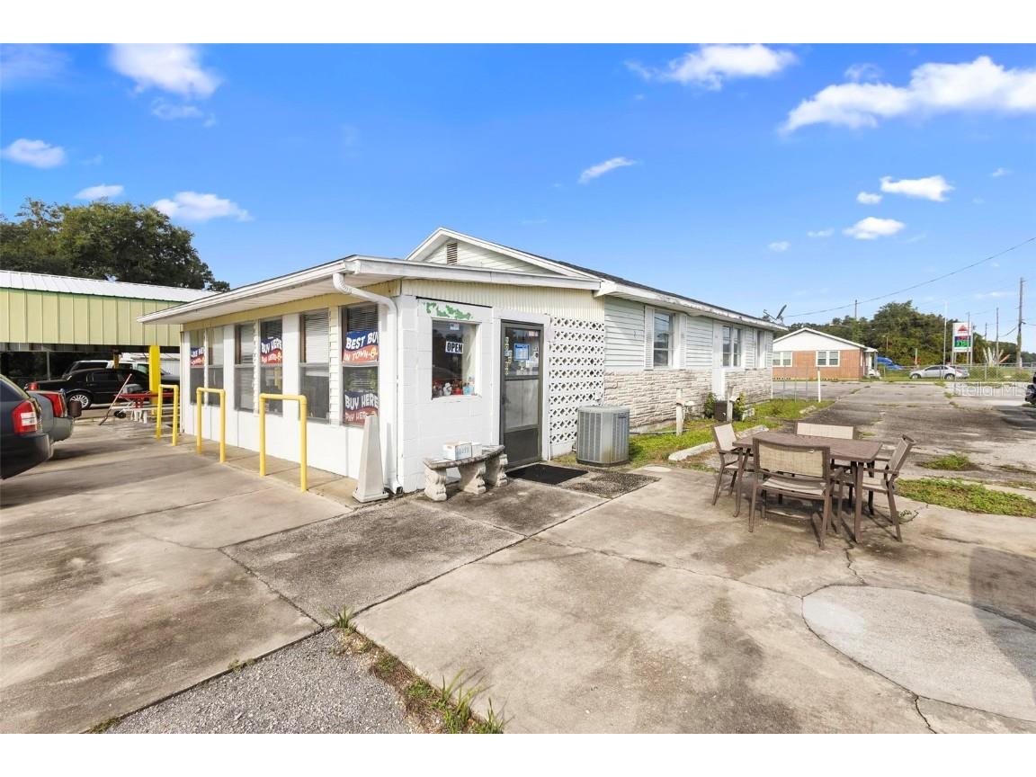 2480 N Woodland Boulevard Deland FL 32720 V4938839 image5