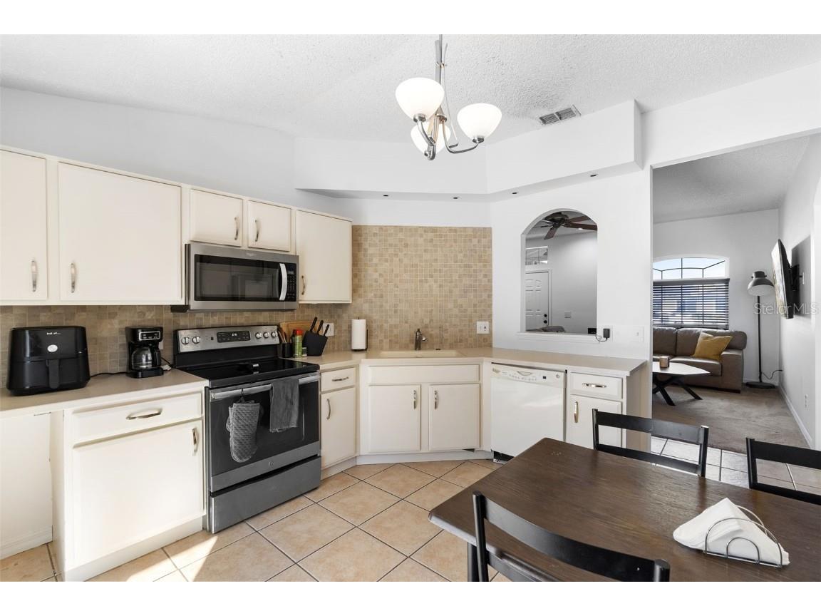 2482 E Tipton Drive Deltona FL 32738 V4945711 image10