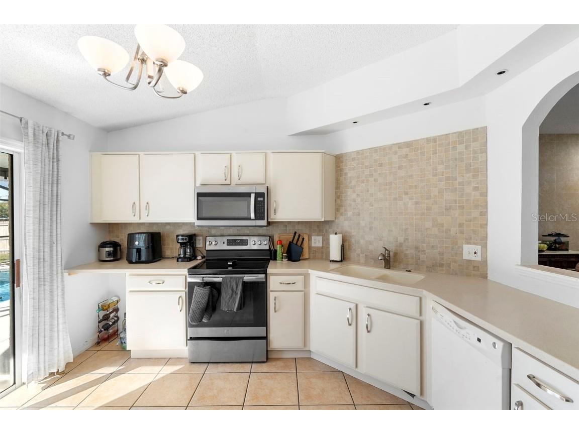 2482 E Tipton Drive Deltona FL 32738 V4945711 image8