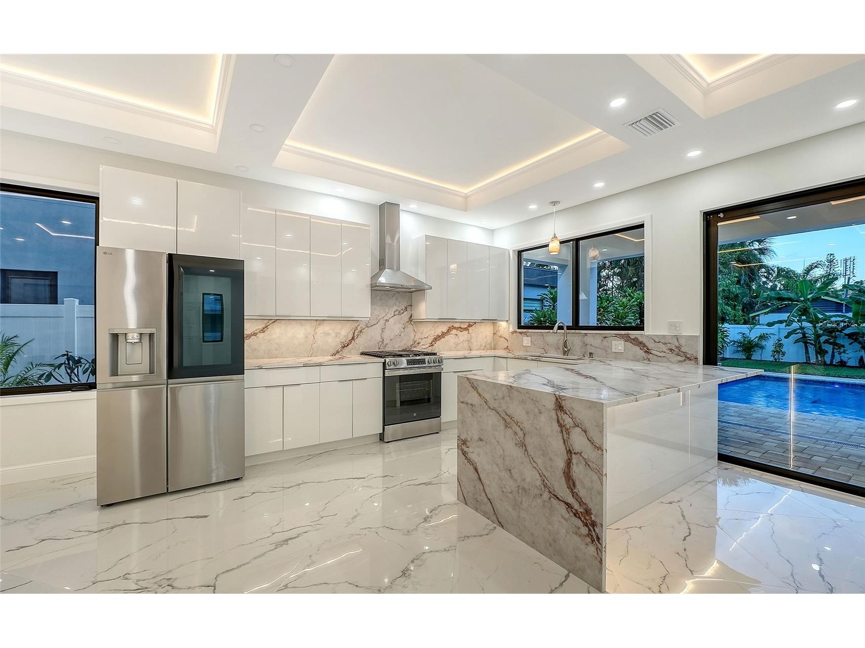 2483 Bay Street Sarasota FL 34237 A4698594 image15