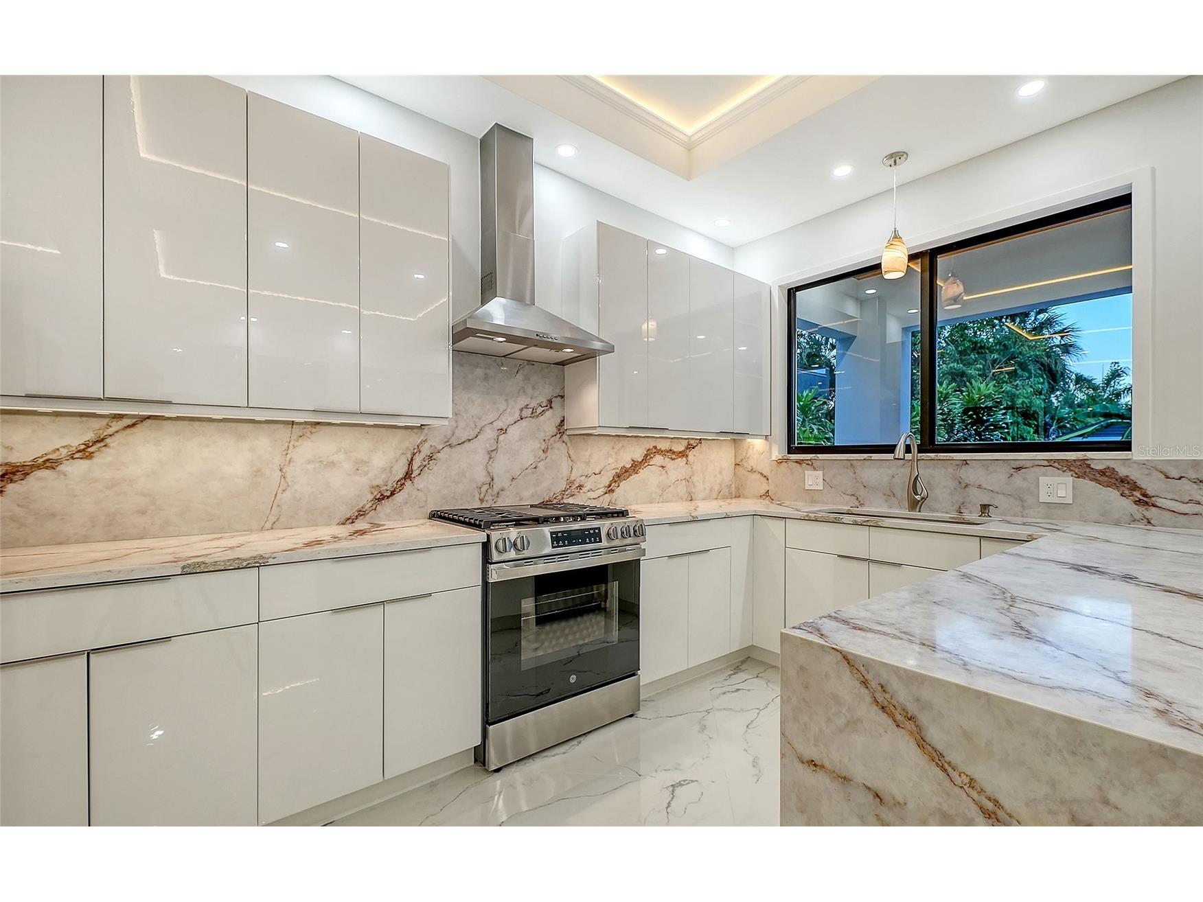 2483 Bay Street Sarasota FL 34237 A4698594 image16