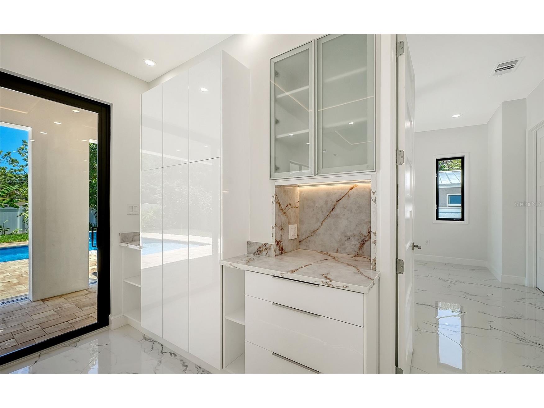 2483 Bay Street Sarasota FL 34237 A4698594 image18