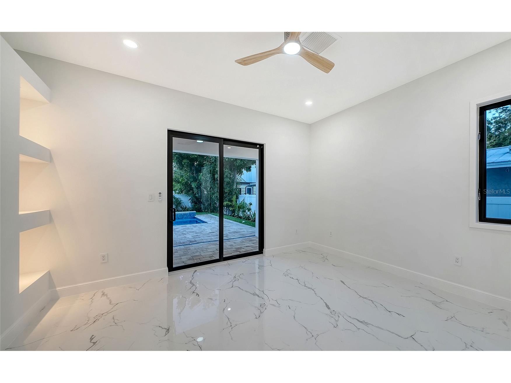 2483 Bay Street Sarasota FL 34237 A4698594 image20