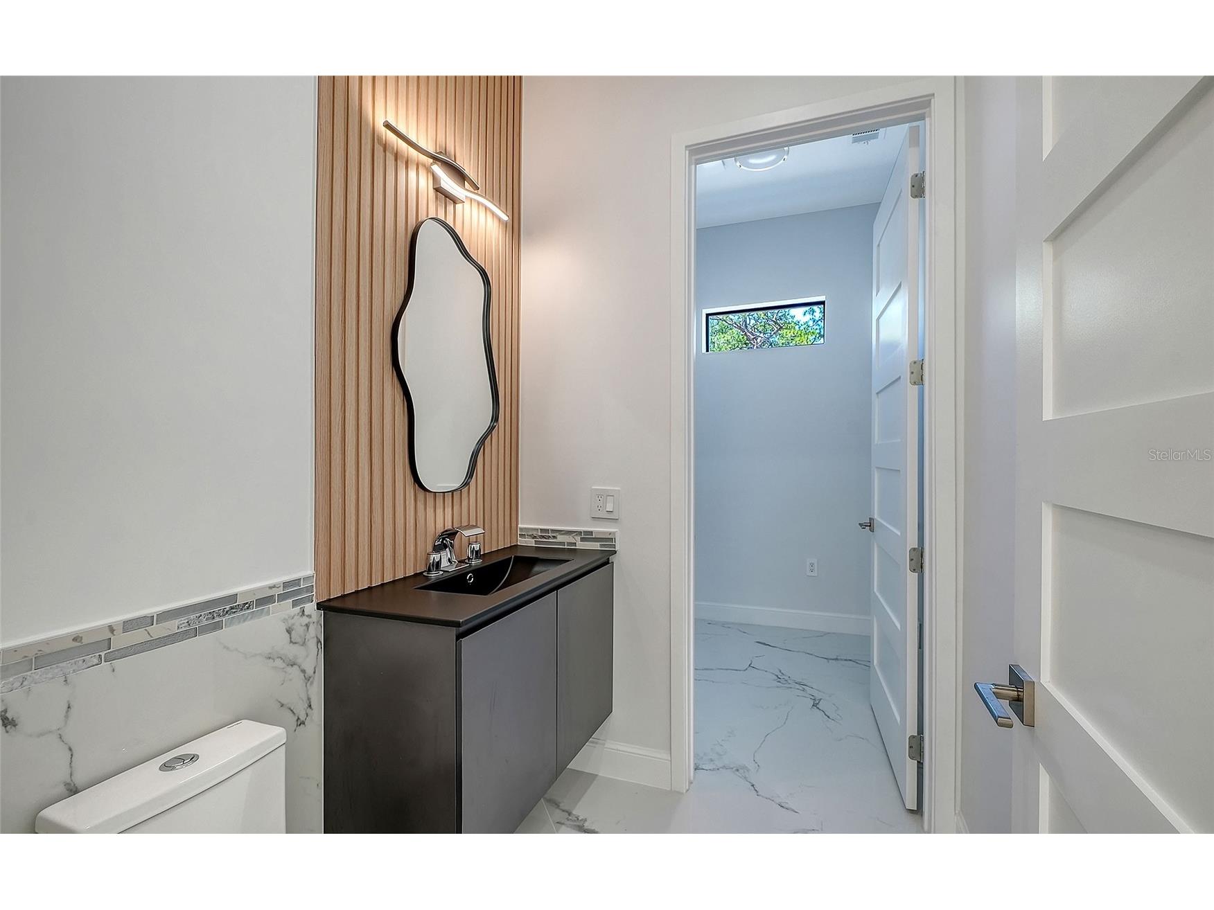 2483 Bay Street Sarasota FL 34237 A4698594 image25