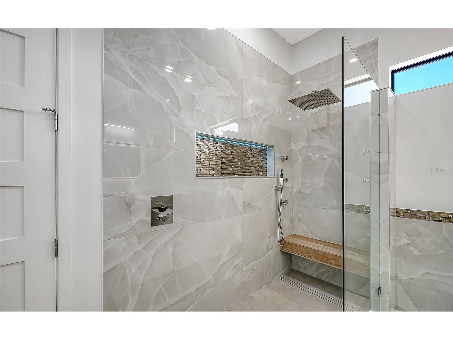 2483 Bay Street Sarasota FL 34237 A4698594 image37