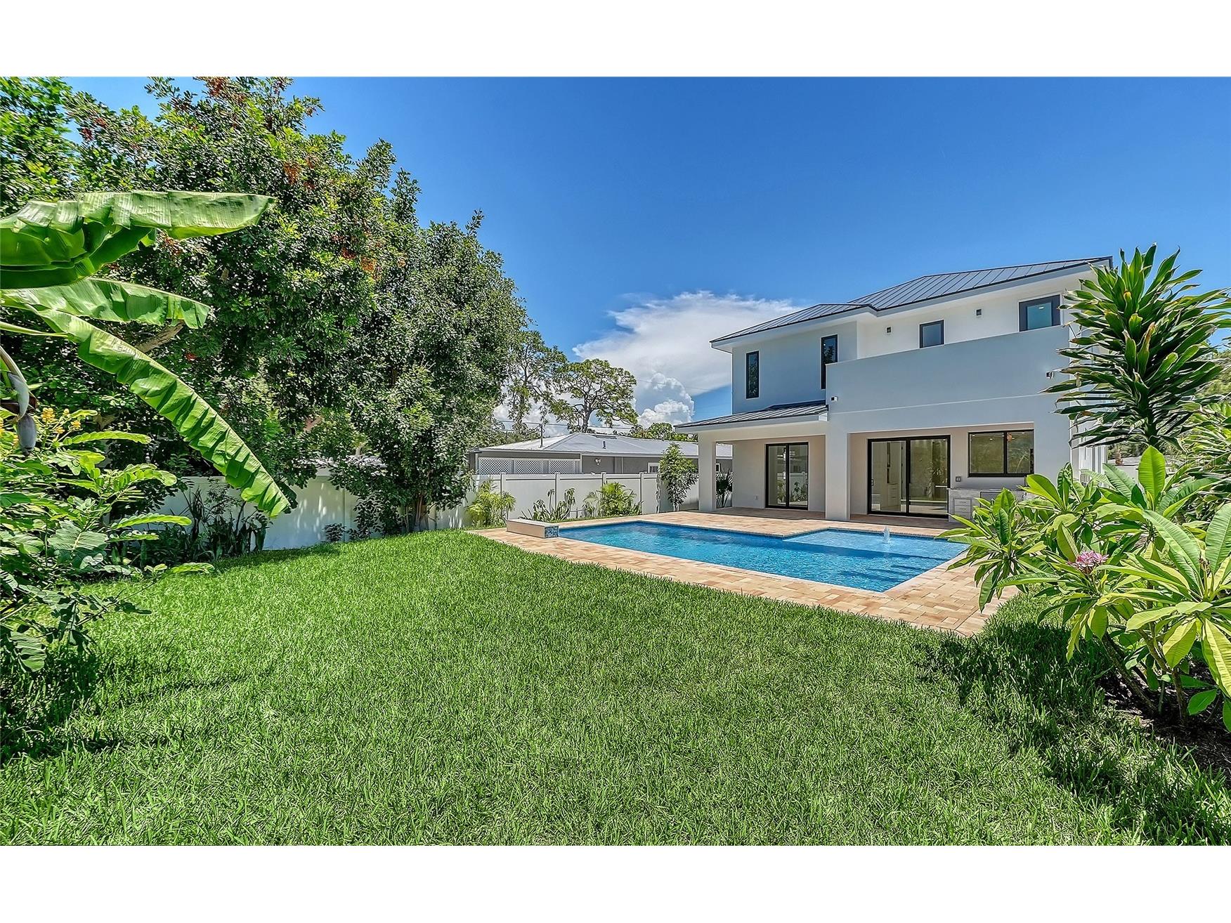 2483 Bay Street Sarasota FL 34237 A4698594 image50