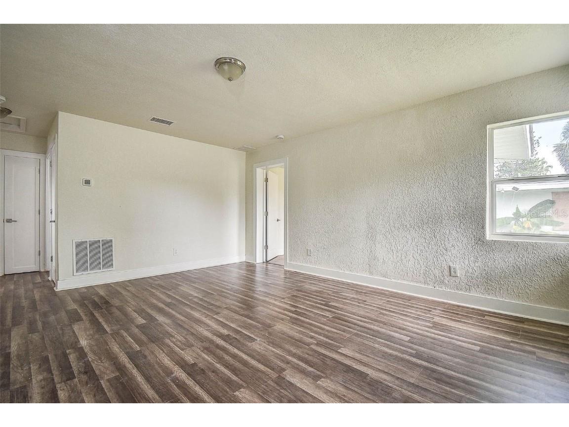 2484 Bayshore Boulevard Dunedin FL 34698 TB8422281 image6