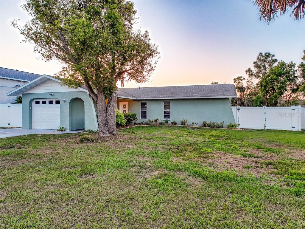 2485 Commerce Avenue Spring Hill FL 34609 W7874011 image1