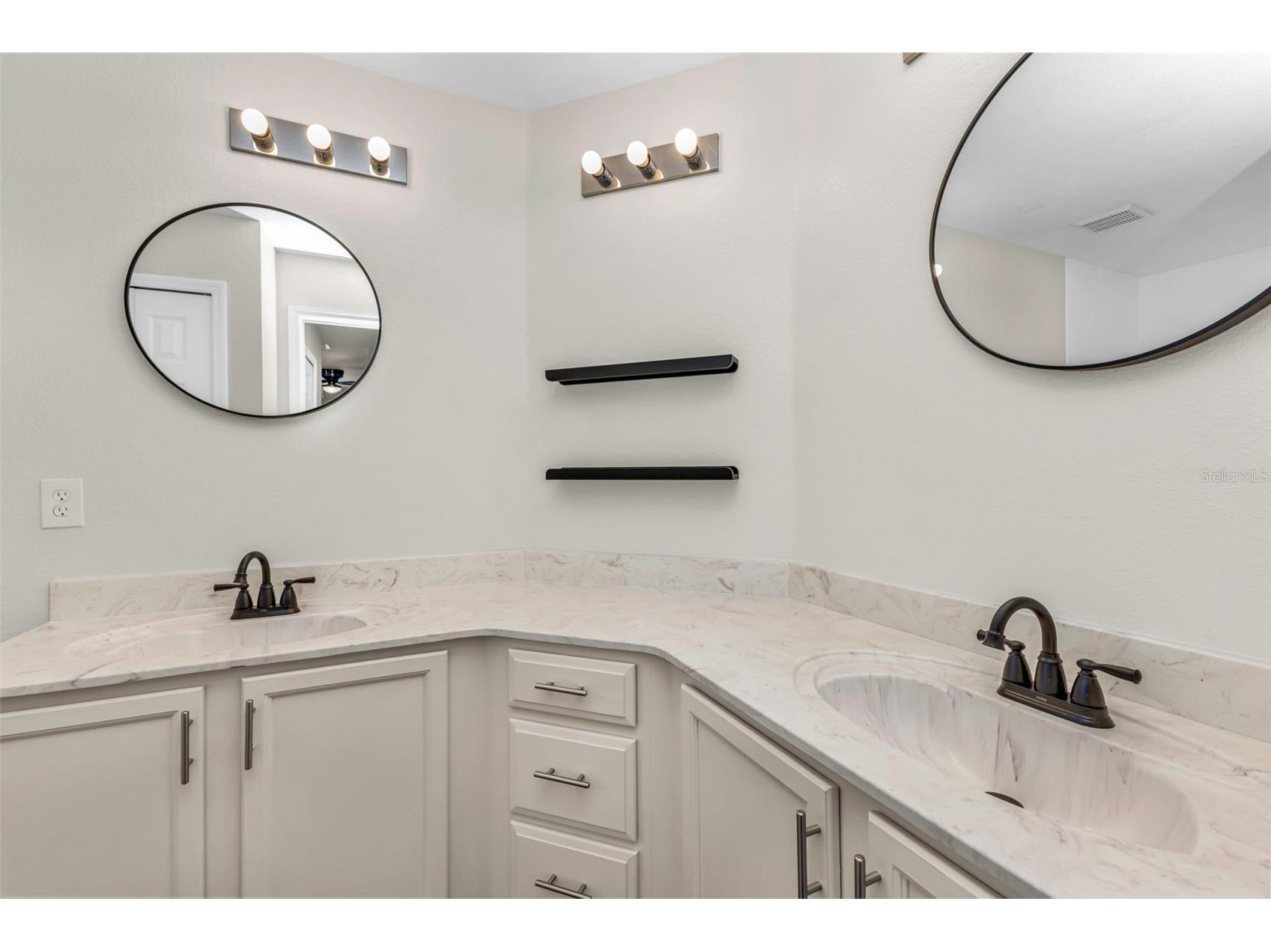 2485 Traverse Avenue North Port FL 34286 C7524101 image35