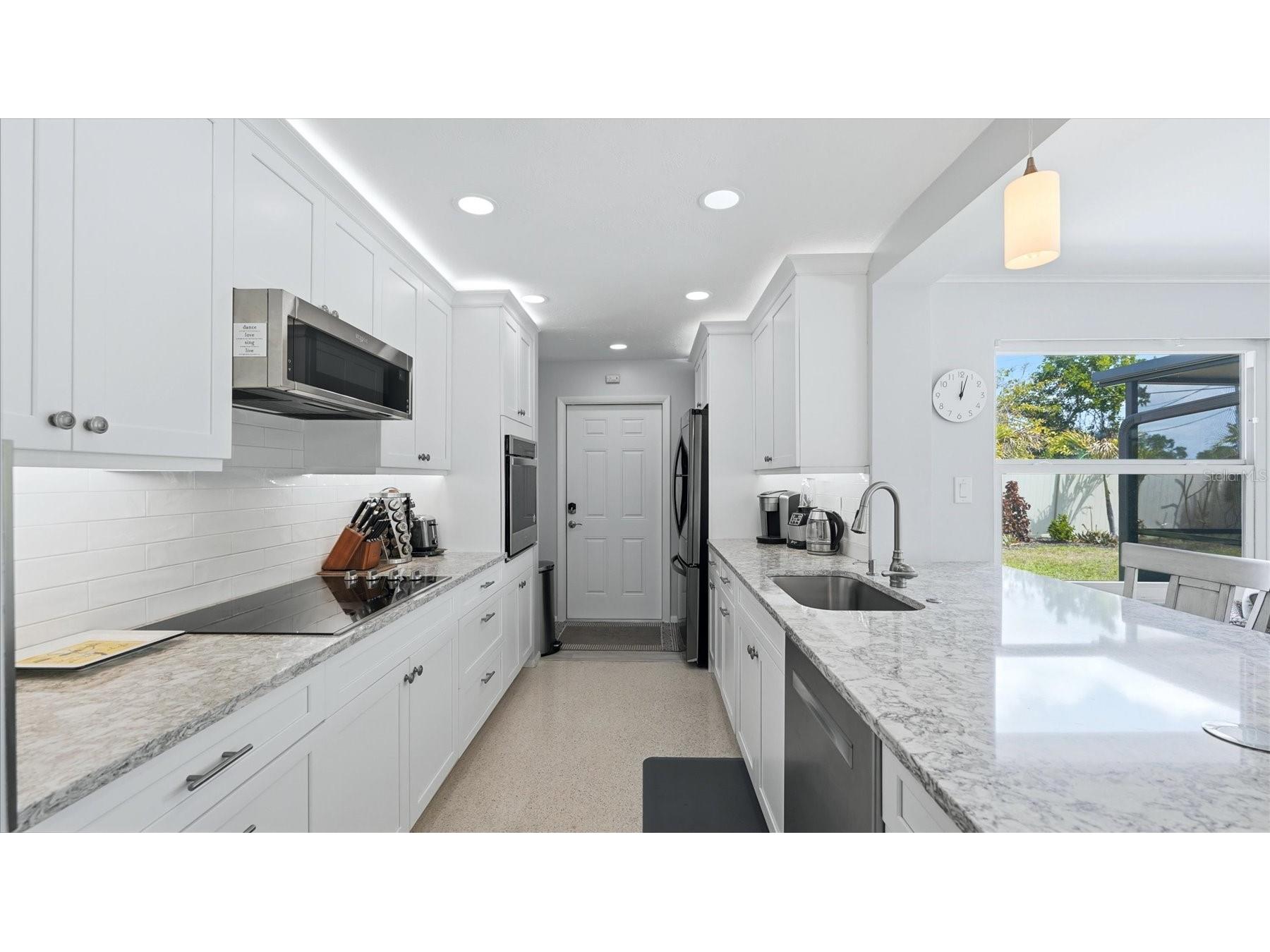 2486 Breakwater Circle Sarasota FL 34231 A4689678 image10