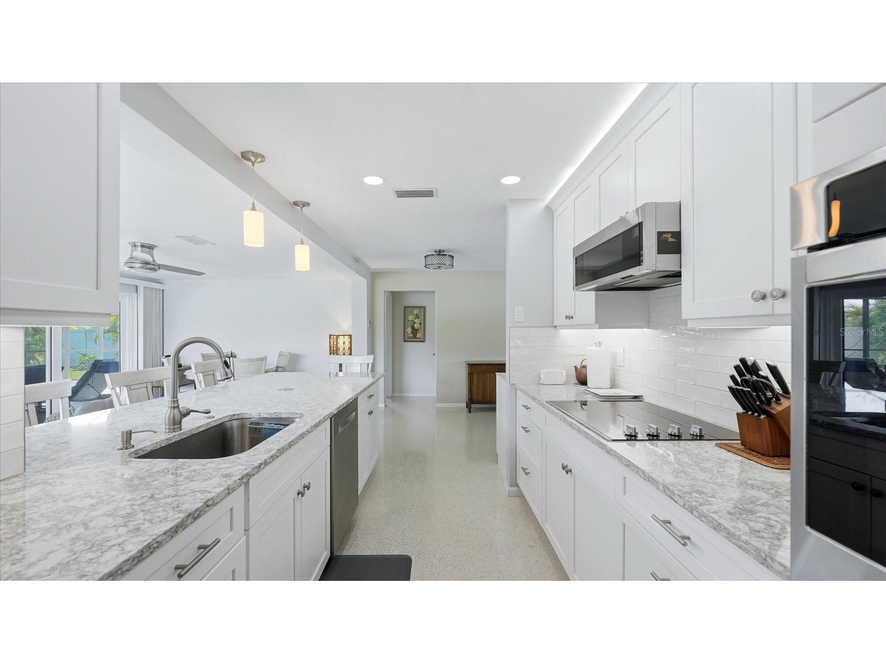 2486 Breakwater Circle Sarasota FL 34231 A4689678 image12