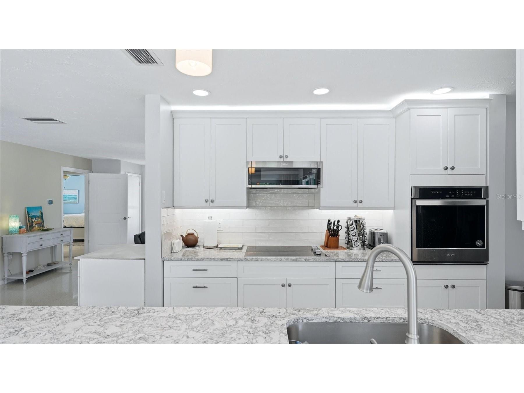 2486 Breakwater Circle Sarasota FL 34231 A4689678 image13