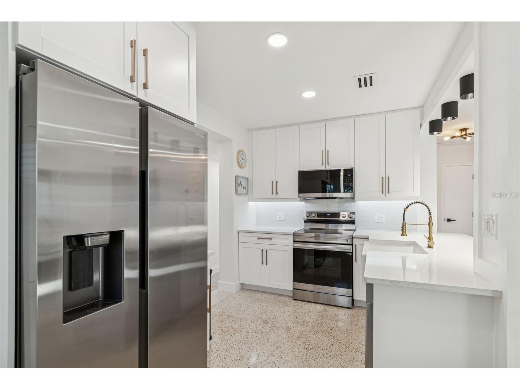 2488 Del Rio Way Dunedin FL 34698 TB8467861 image11