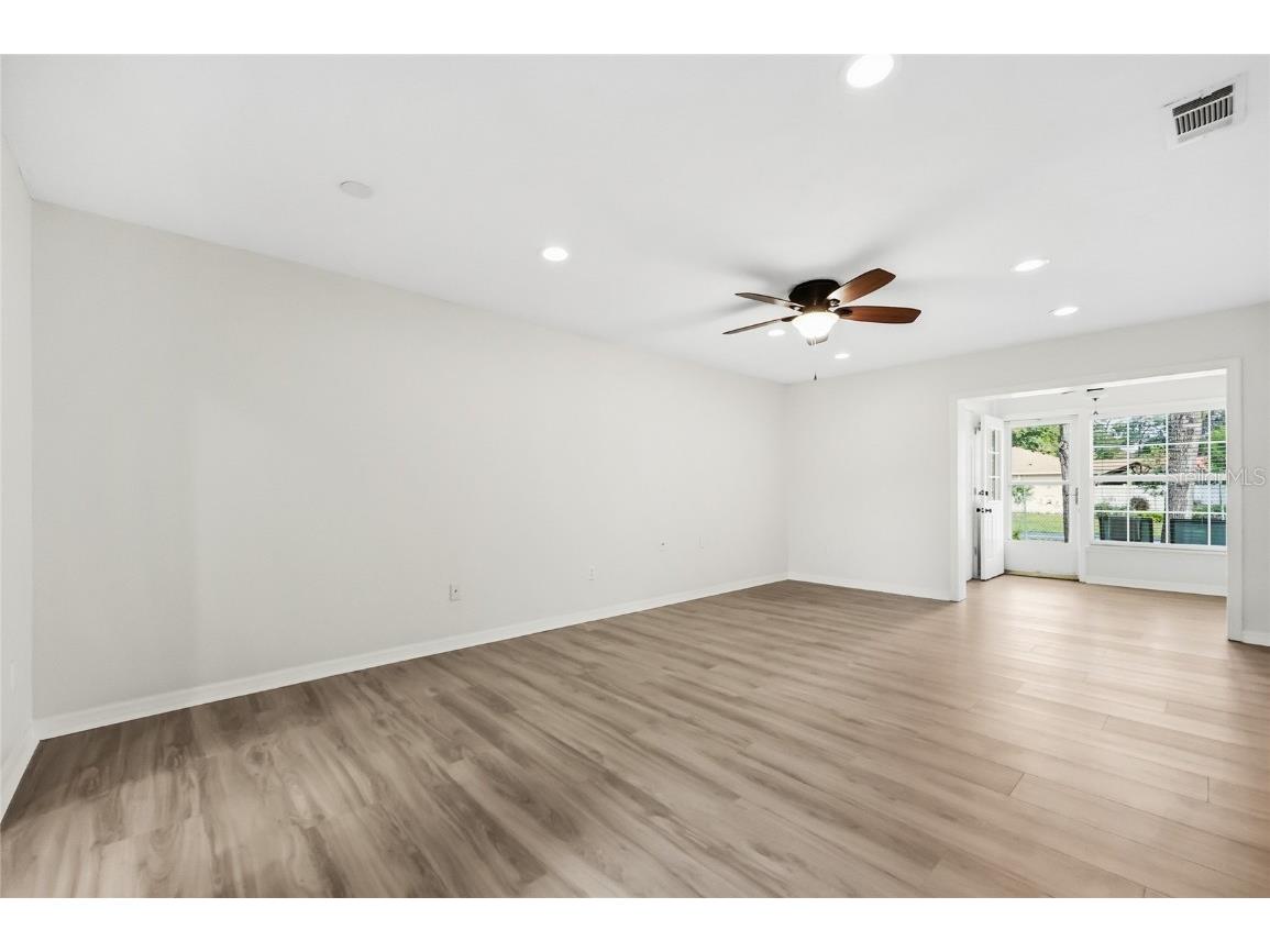 249 N Hill Avenue #30 Deland FL 32724 V4946364 image5