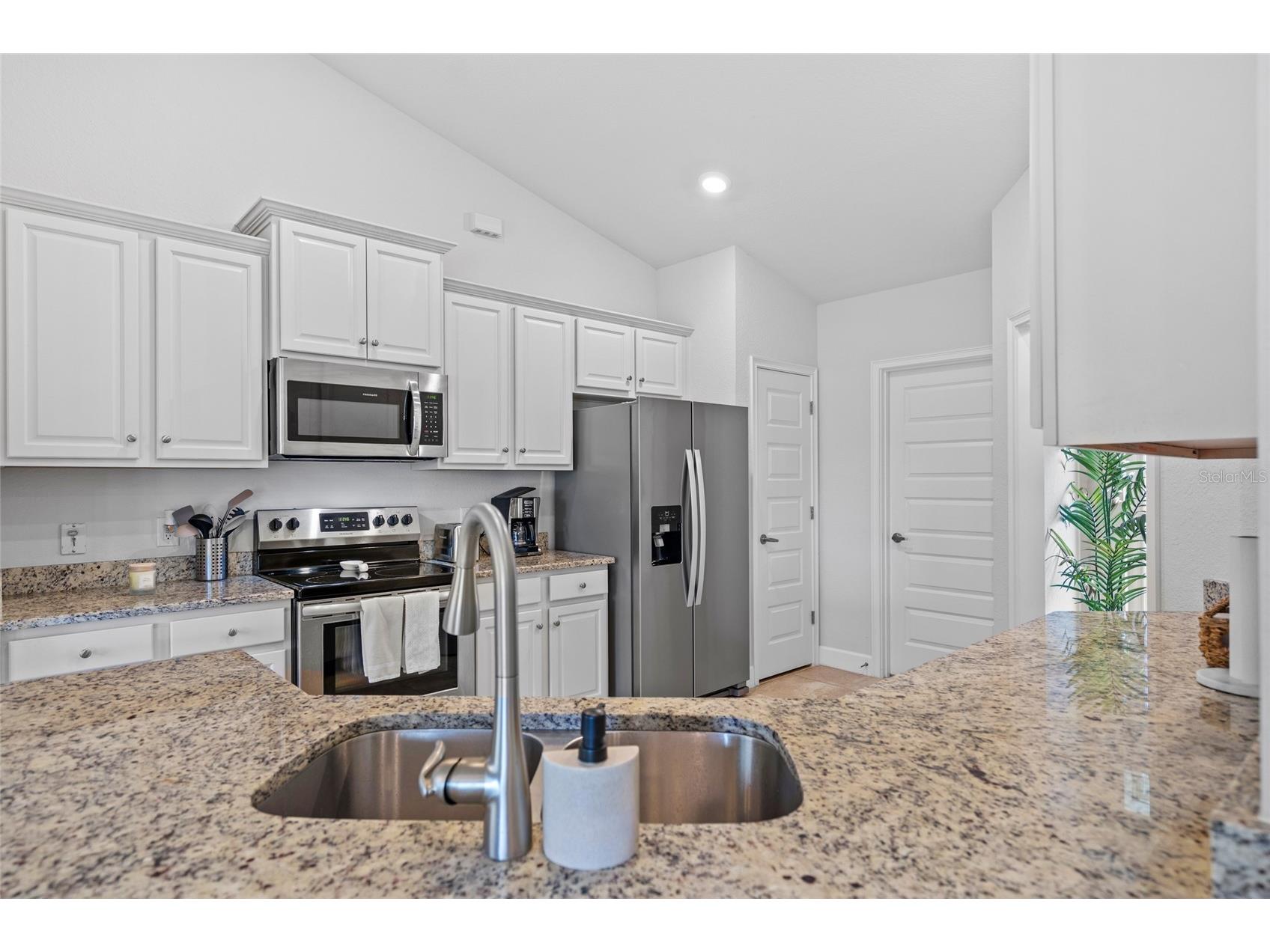 249 Rotonda Boulevard W Rotonda West FL 33947 C7526958 image25