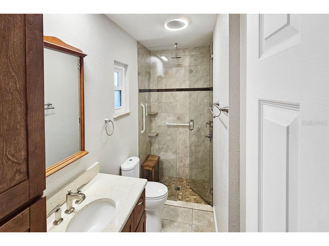 2490 Huffton Circle Sarasota FL 34235 A4675298 image17