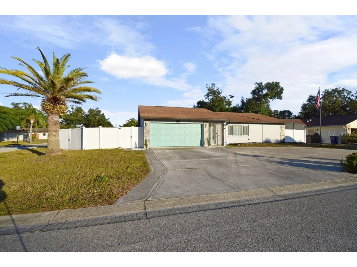 2490 Huffton Circle Sarasota FL 34235 A4675298 image2