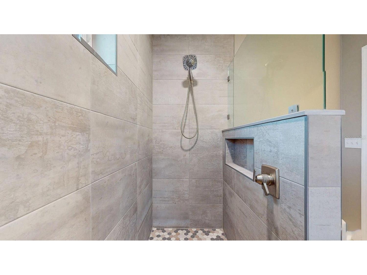 2495 37th Avenue N Saint Petersburg FL 33713 TB8475038 image45