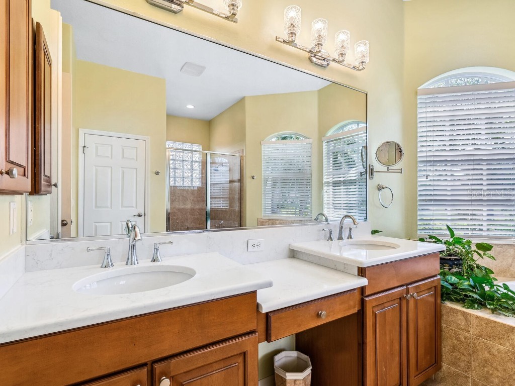 2496 Farms Court Sarasota FL 34240 A4652377 image21