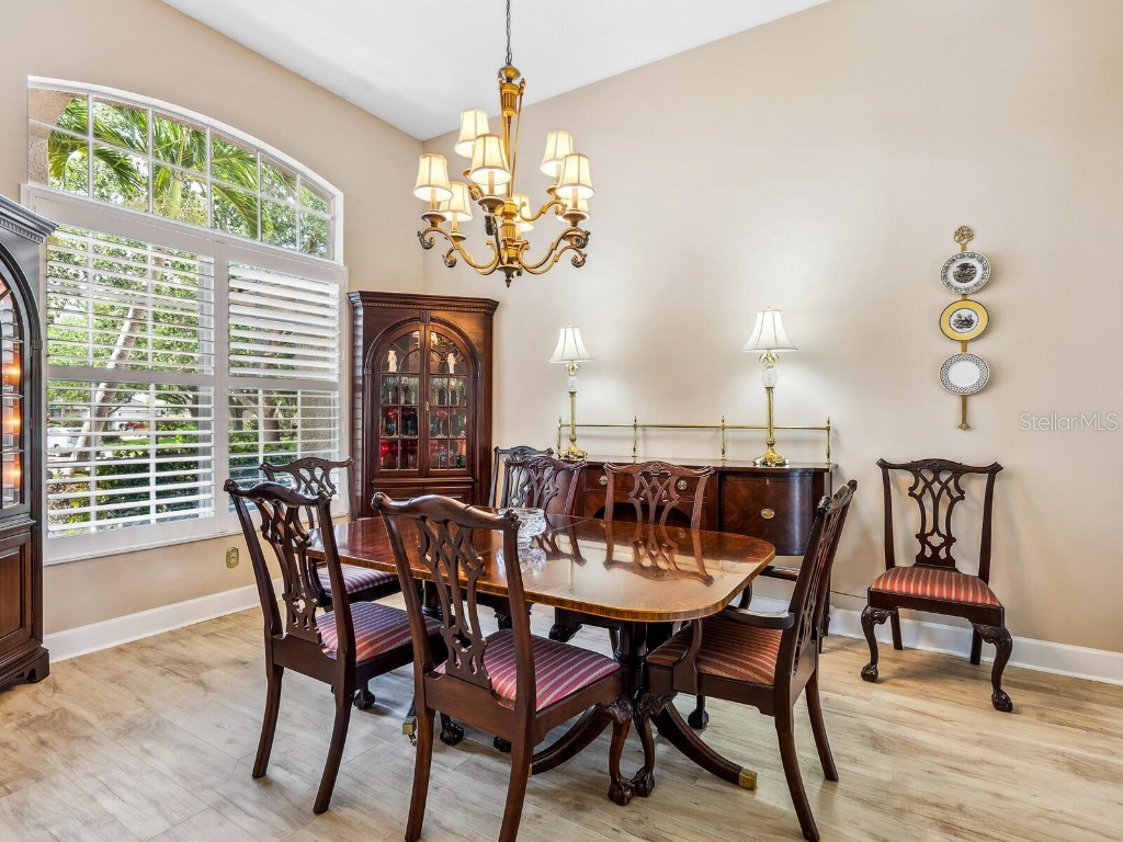 2496 Farms Court Sarasota FL 34240 A4652377 image6