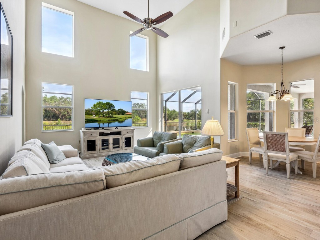 2496 Farms Court Sarasota FL 34240 A4652377 image8