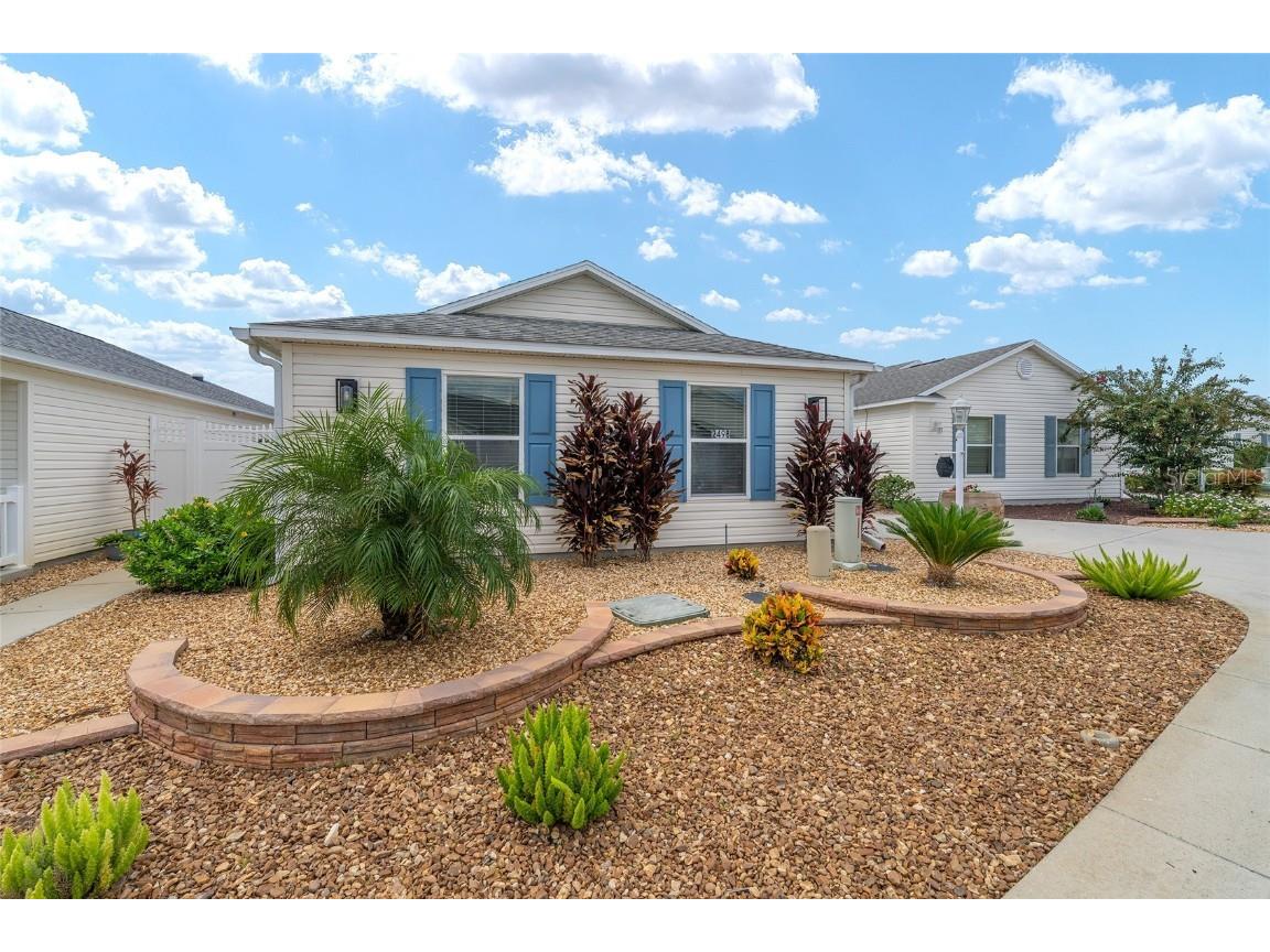 2498 Yalaha Avenue The Villages FL 32162 G5102322 image1