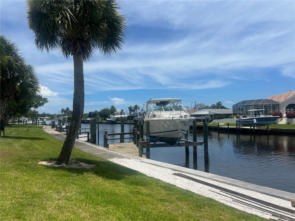 25 Oakwood Dr N #25 Englewood FL 34223 C7512457 image1