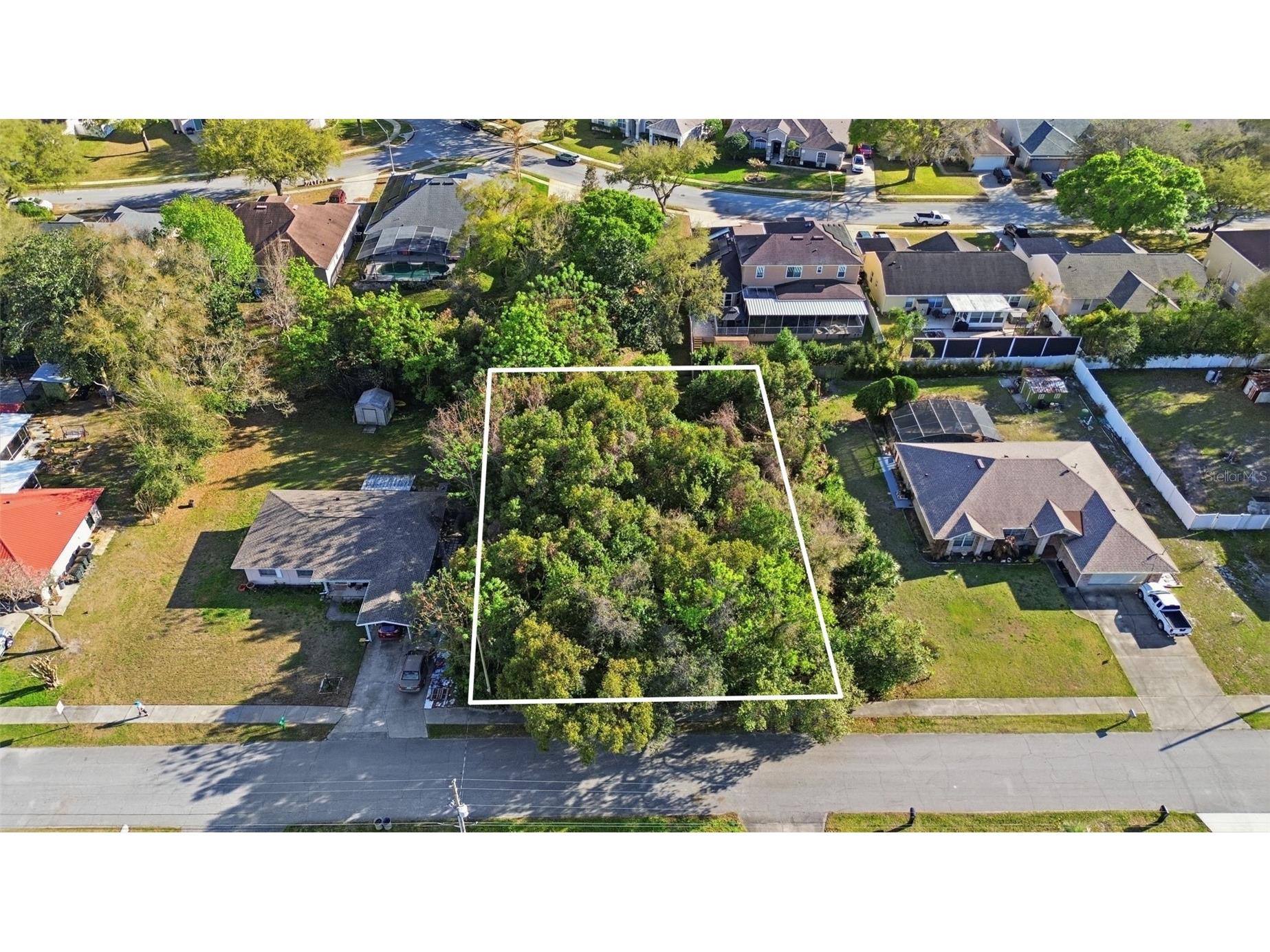 25 Sanford Avenue Debary FL 32713 V4947823 image1