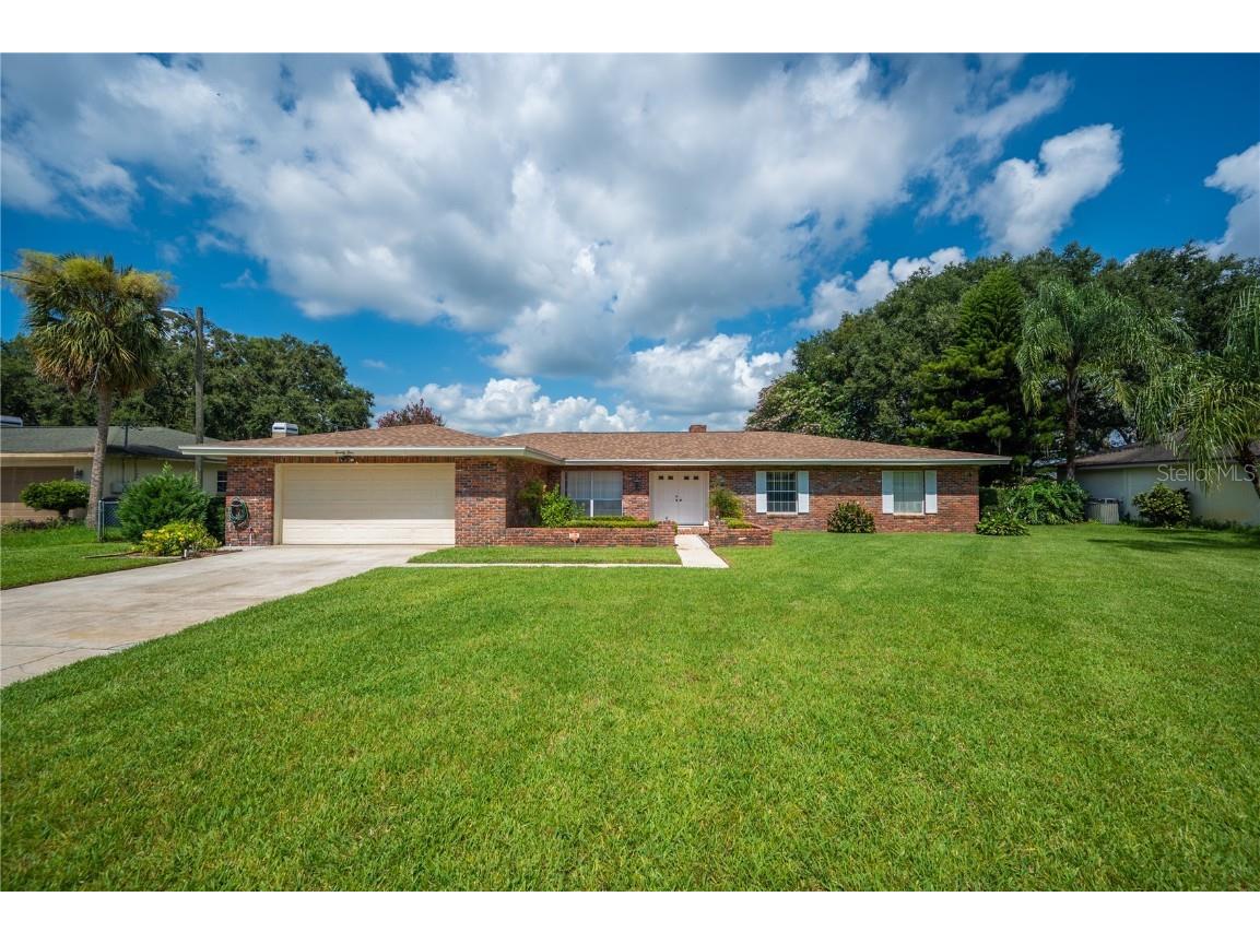 25 W Lake Hamilton Circle Winter Haven FL 33881 P4926708 image1