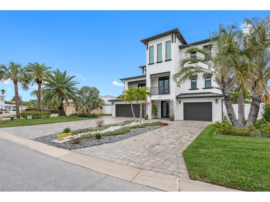 250 Bath Club Boulevard N North Redington Beach FL 33708 - BOCA CIEGA BAY U8226386 image1