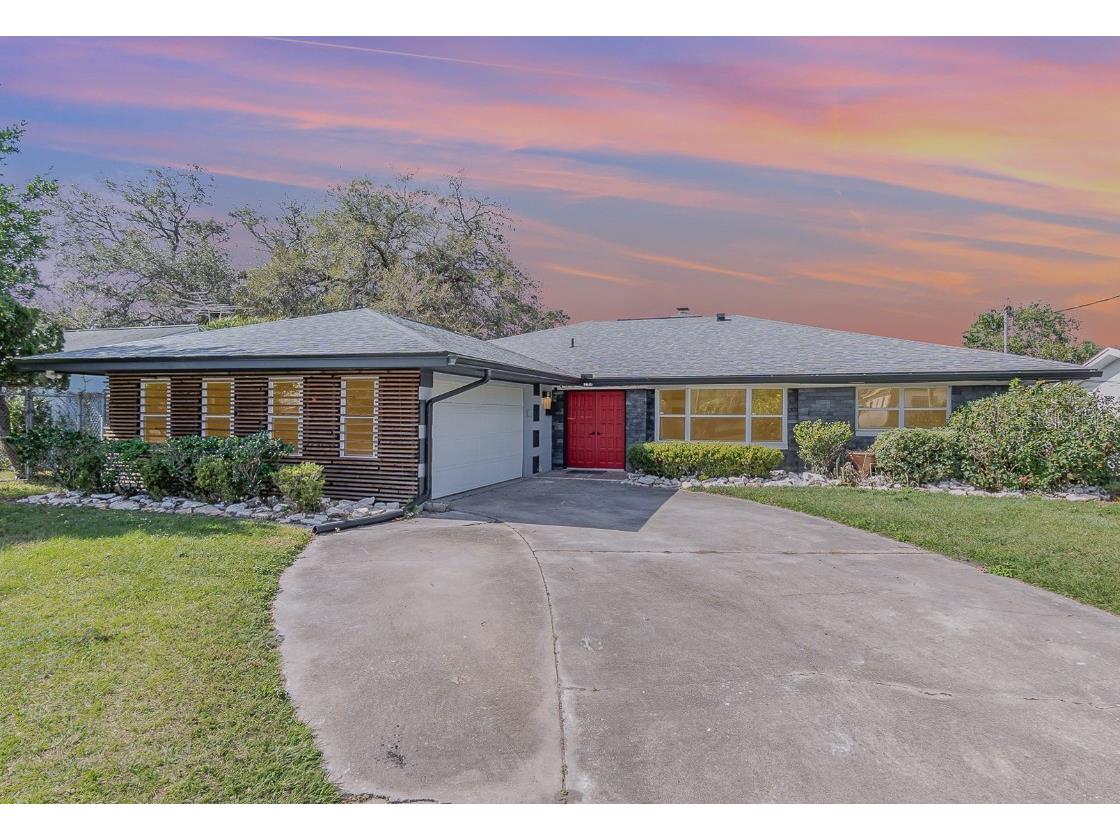 250 Domino Drive Orlando FL 32805 - LAKE MANN O6278902 image1