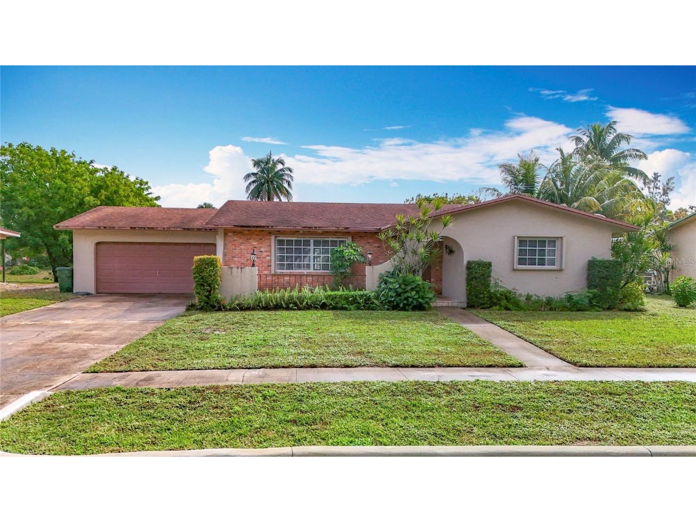 250 Lake Drive Coconut Creek FL 33066 P4933471 image1