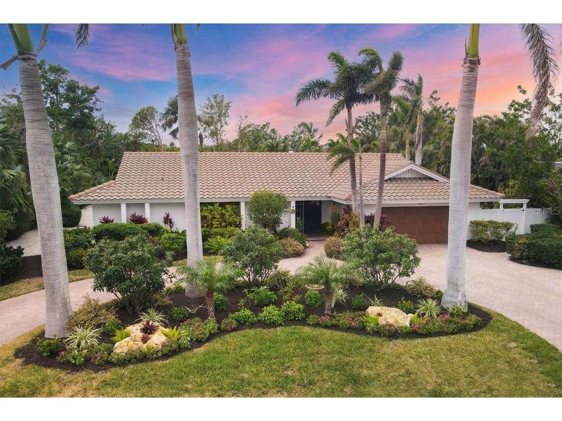 250 Robin Drive Sarasota FL 34236 A4636327 image1