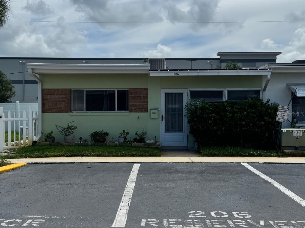 250 Rosery Road NW #206 Largo FL 33770 TB8418202 image1