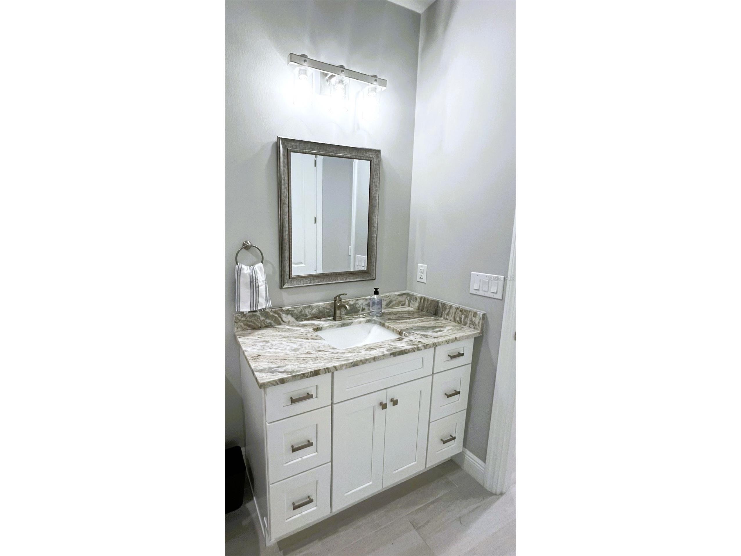 250 Rotonda Boulevard E Rotonda West FL 33947 D6145566 image23