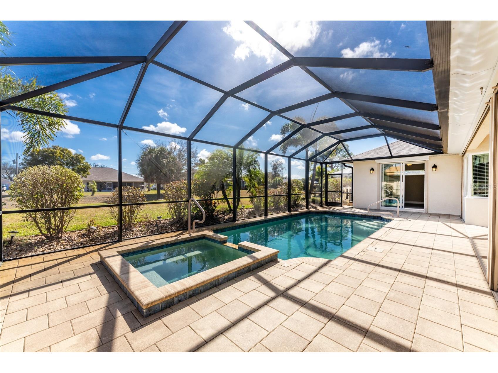 250 Rotonda Boulevard N Rotonda West FL 33947 D6146180 image3
