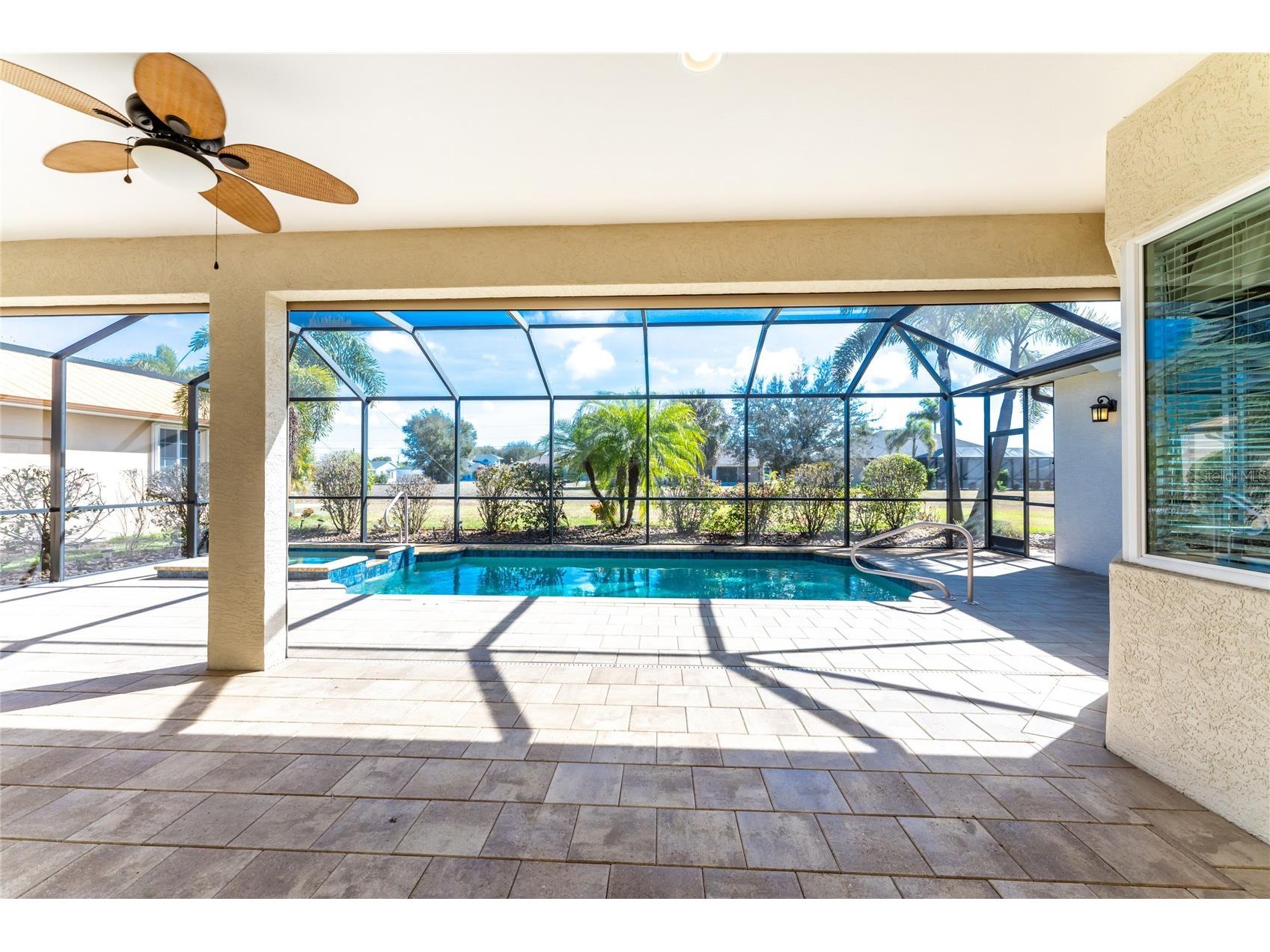 250 Rotonda Boulevard N Rotonda West FL 33947 D6146180 image38
