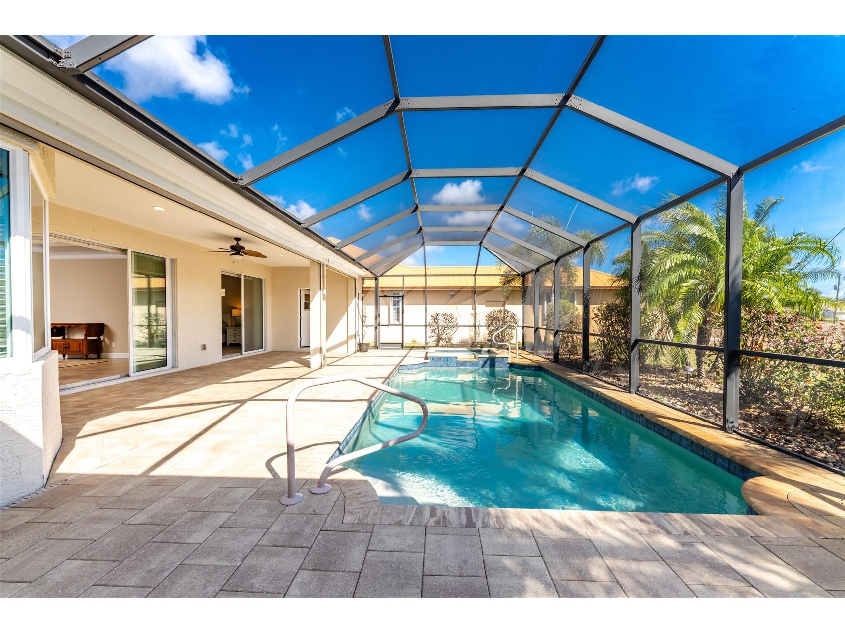250 Rotonda Boulevard N Rotonda West FL 33947 D6146180 image41