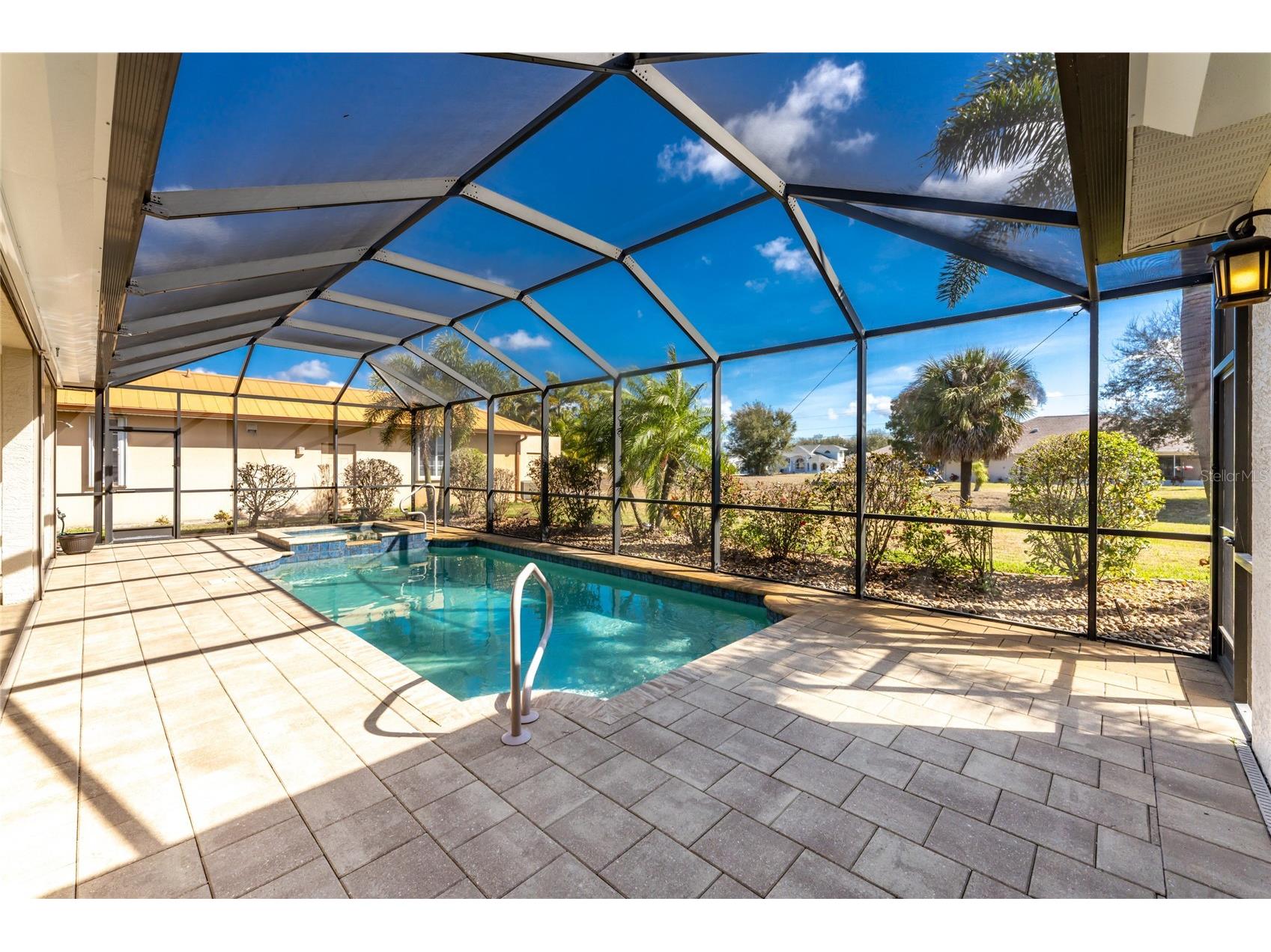250 Rotonda Boulevard N Rotonda West FL 33947 D6146180 image42