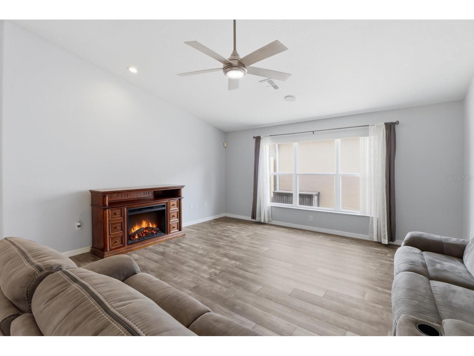 250 Royal Palm Way Spring Hill FL 34608 W7885495 image5