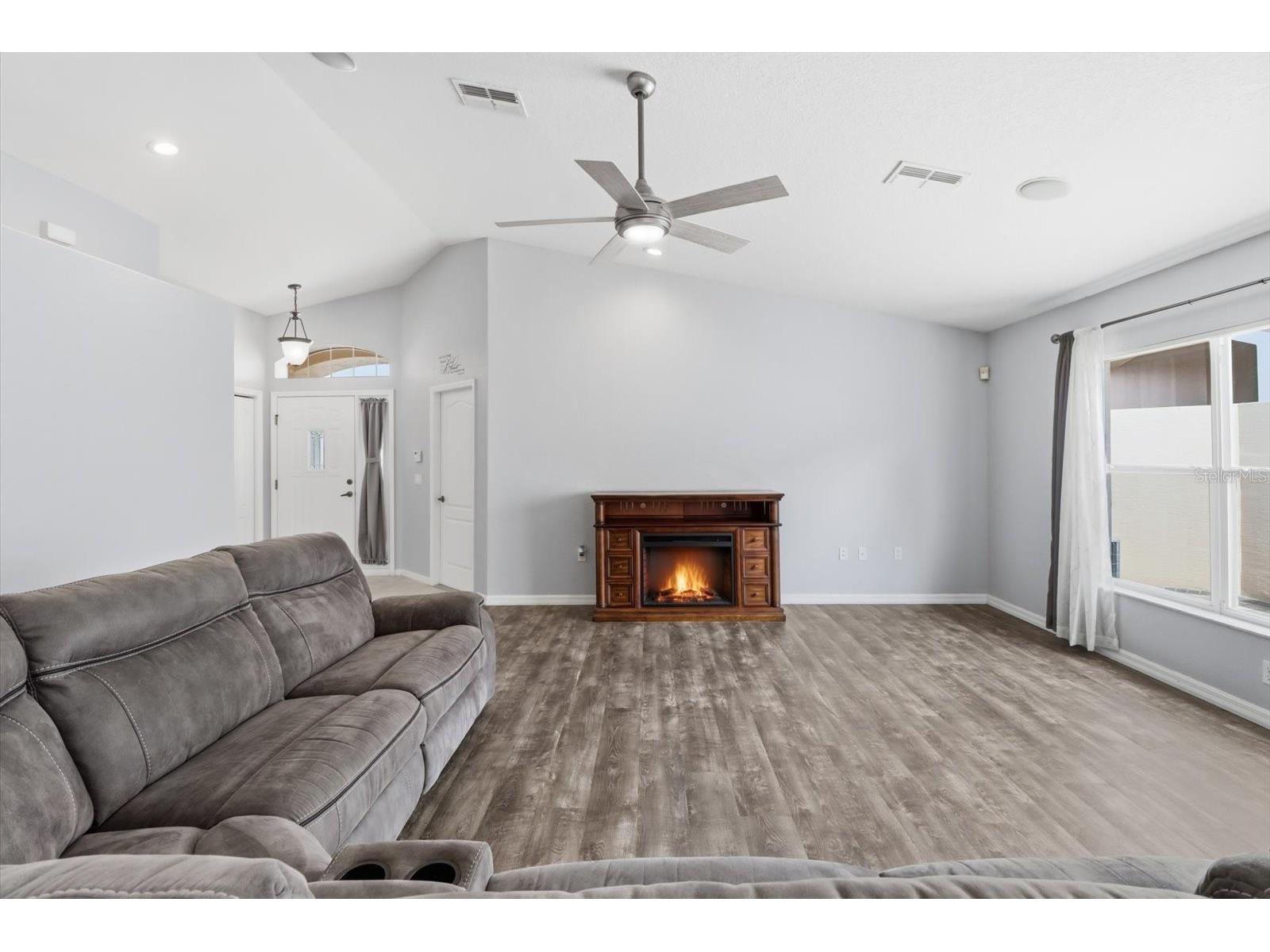 250 Royal Palm Way Spring Hill FL 34608 W7885495 image6