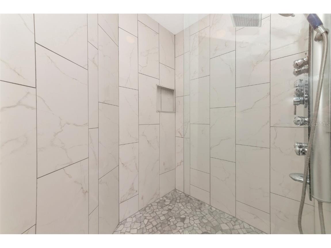 2500 Bern Creek Loop Sarasota FL 34240 A4674623 image26