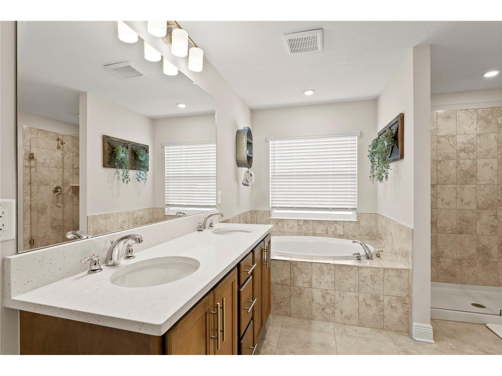 2501 17th Street N Saint Petersburg FL 33713 TB8514559 image42