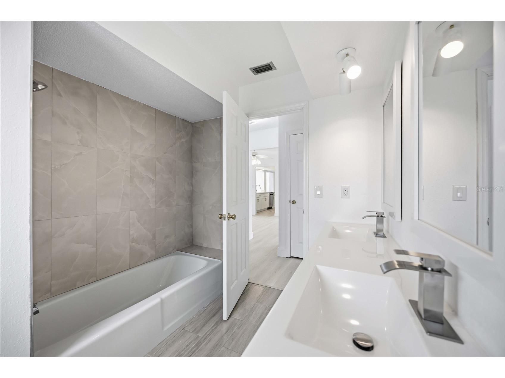 2501 Cass Street Sarasota FL 34231 A4689368 image38